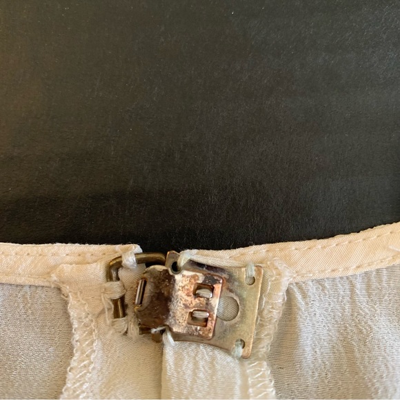 Zara Woman. Cream/beige, high/low top, with fringe on the hem. Sleeveles… - Picture 5 of 9